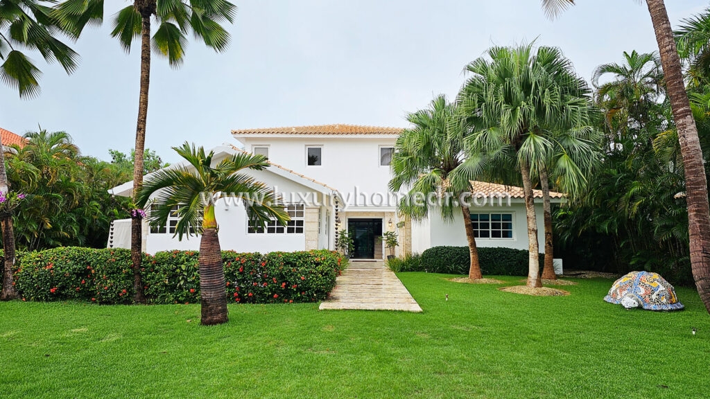 Clasical Villa 4BR For Sale in Punta Cana Resort Tortuga 2