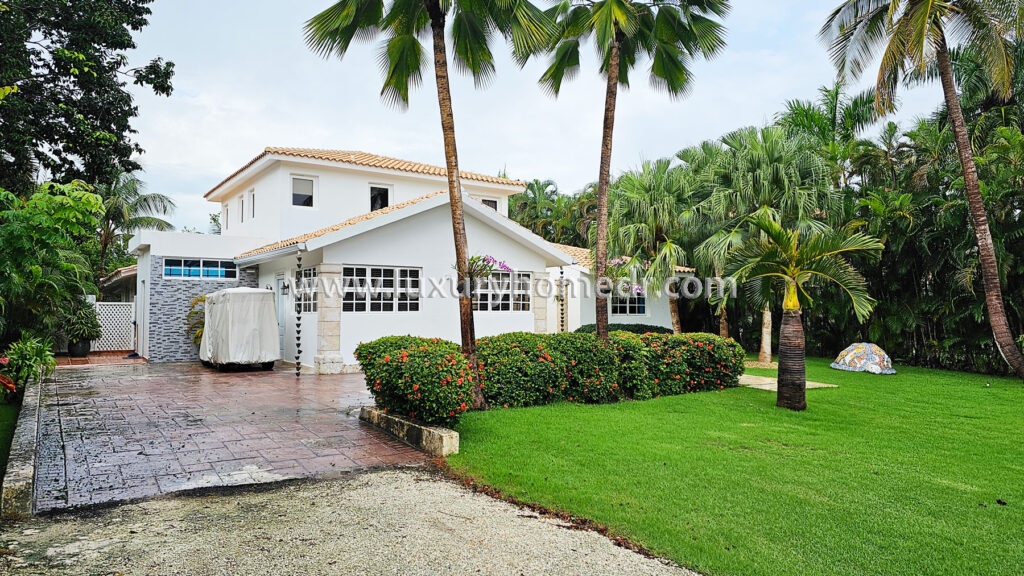 Clasical Villa 4BR For Sale in Punta Cana Resort Tortuga 3