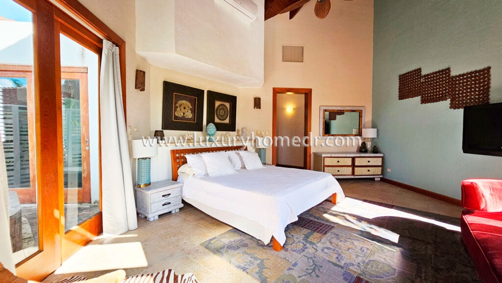 Lake and Golf Views Villa For Sale in Tortuga 30