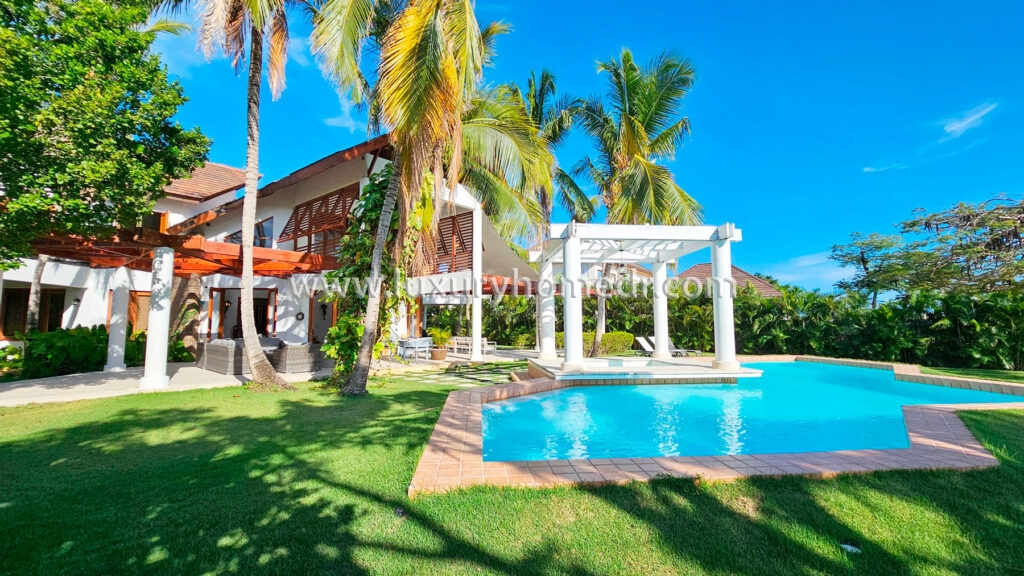 Lake and Golf Views Villa For Sale in Tortuga 46