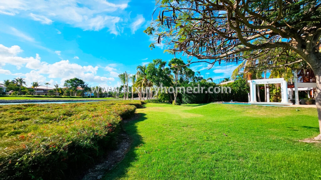 Lake and Golf Views Villa For Sale in Tortuga 48