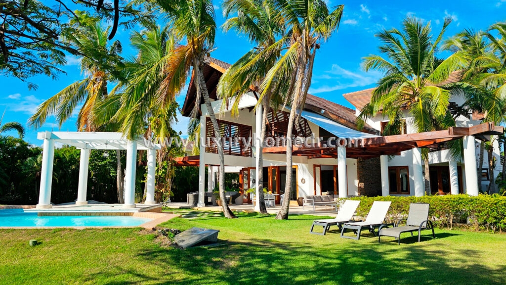 Lake and Golf Views Villa For Sale in Tortuga 49