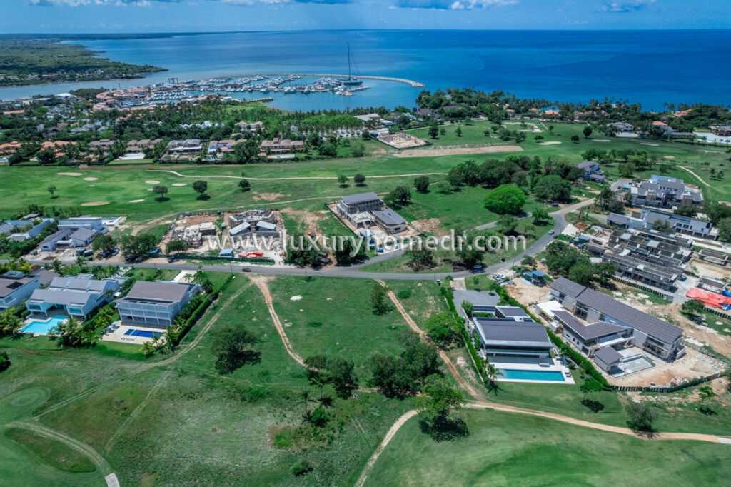 Plot of Land For Sale in El Valle Casa de Campo 8