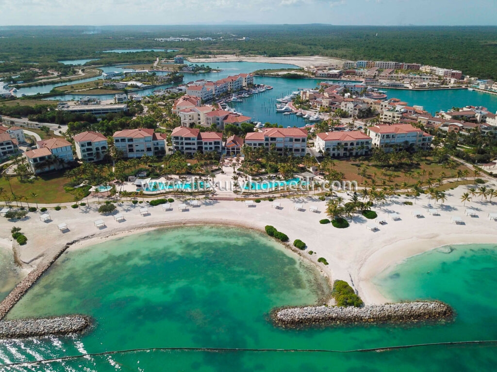 Condo with La Marina View in Aquamarina Cap Cana 27