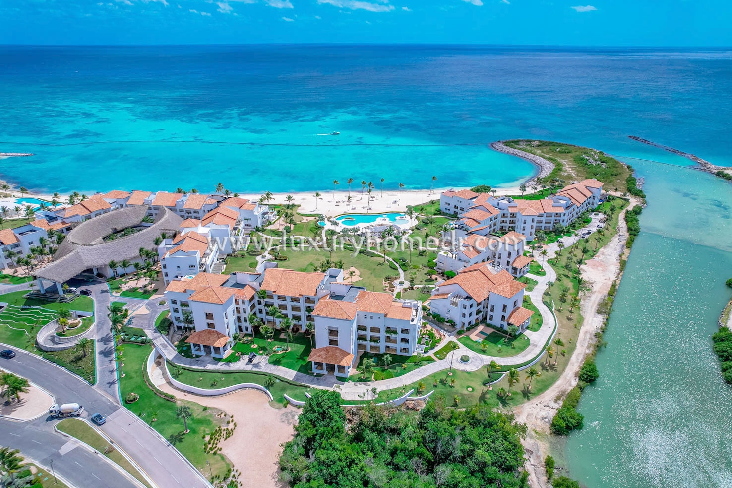 Oceanfront 2BR Apartment For Rent in Punta Palmera Cap Cana