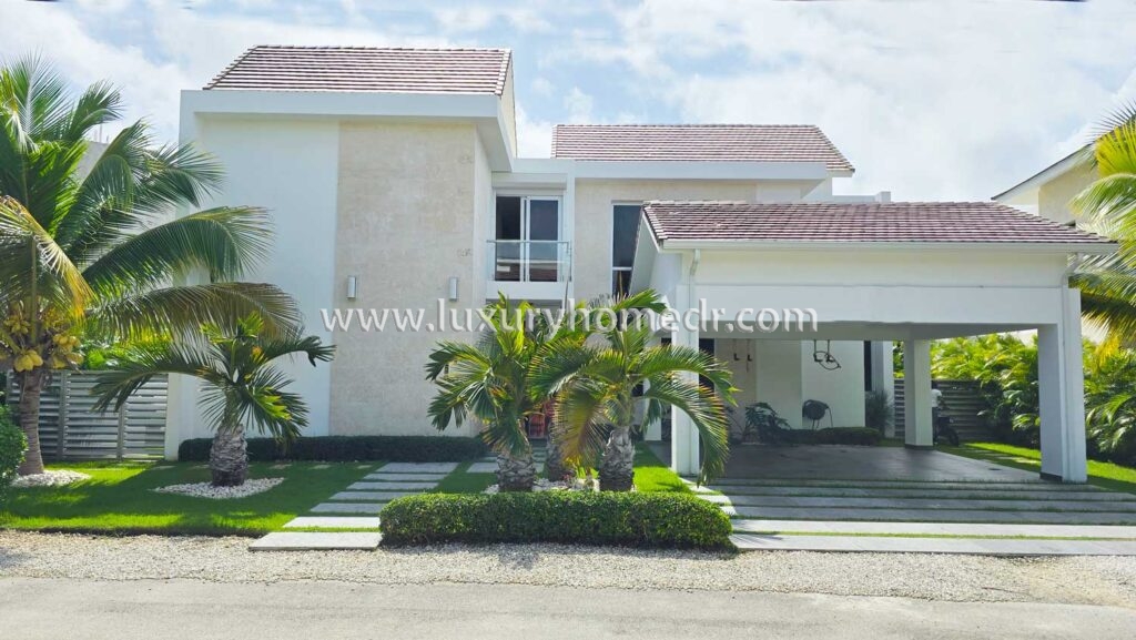 Four bedroom villa for sale in Puntacana Village 2