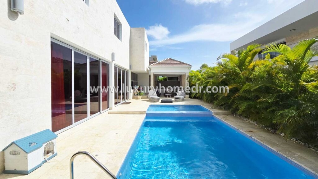 Four bedroom villa for sale in Puntacana Village 17