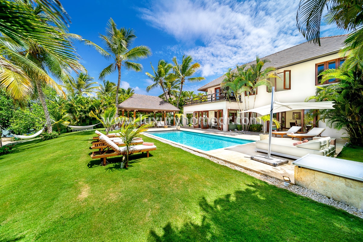 Exquisite Caribbean Villa with Golf Course Views in Arrecife, Punta Cana Resort