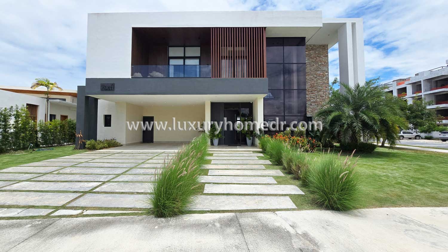 Contemporary Designer Villa for Sale in Las Iguanas Golf Residences, Cap Cana