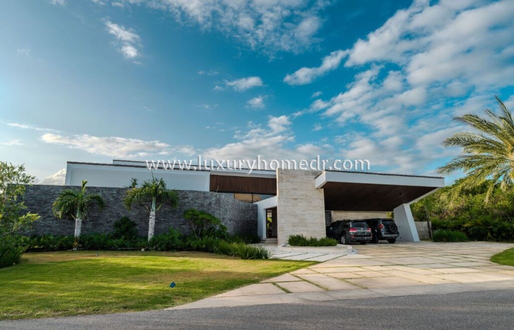 6BR Villa For Sale in Casa de Campo 2