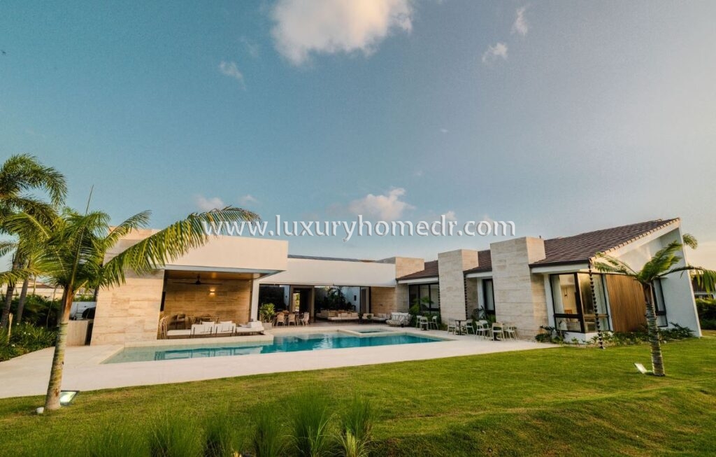 6BR Villa For Sale in Casa de Campo 23