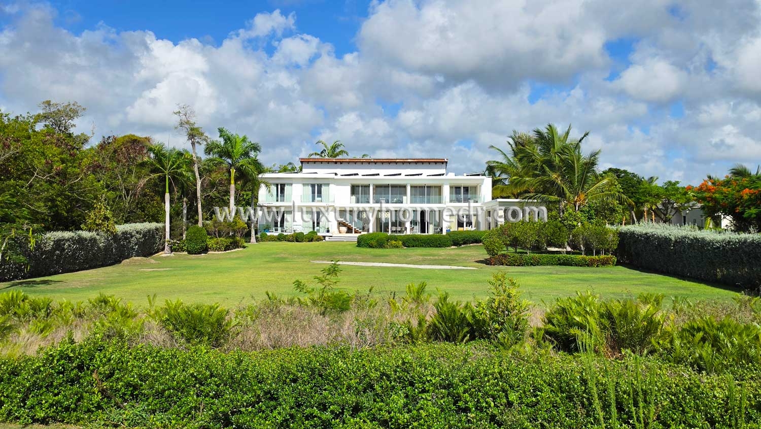 5-Bedroom Villa for Sale in Hacienda with Golf and Lake Views in Punta Cana Resort