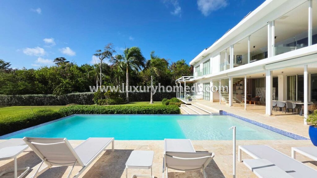 For Sale Golf View Villa 5BR in Hacienda Punta Cana Resort 7