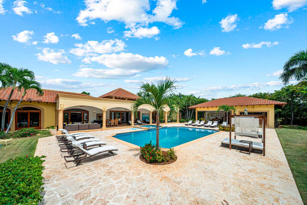 Villa and swimming pool in Punta Aguila, Casa de Campo