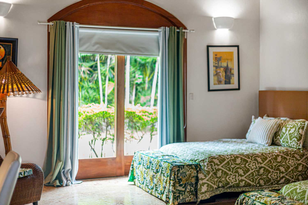 Bedroom with doors to the garden